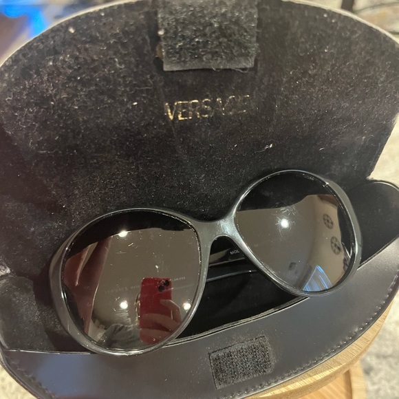 Versace Women’s Medusa 4239 GB1/T3 Sunglasses - Picture 9 of 11